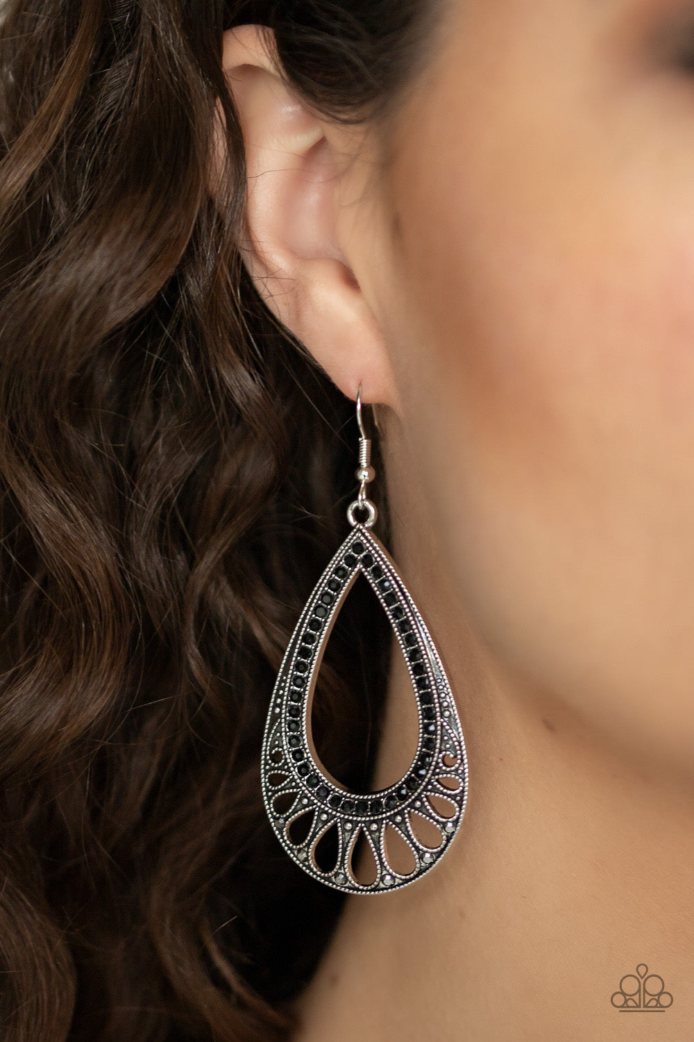 Paparazzi - Royal Finesse - Black Earrings