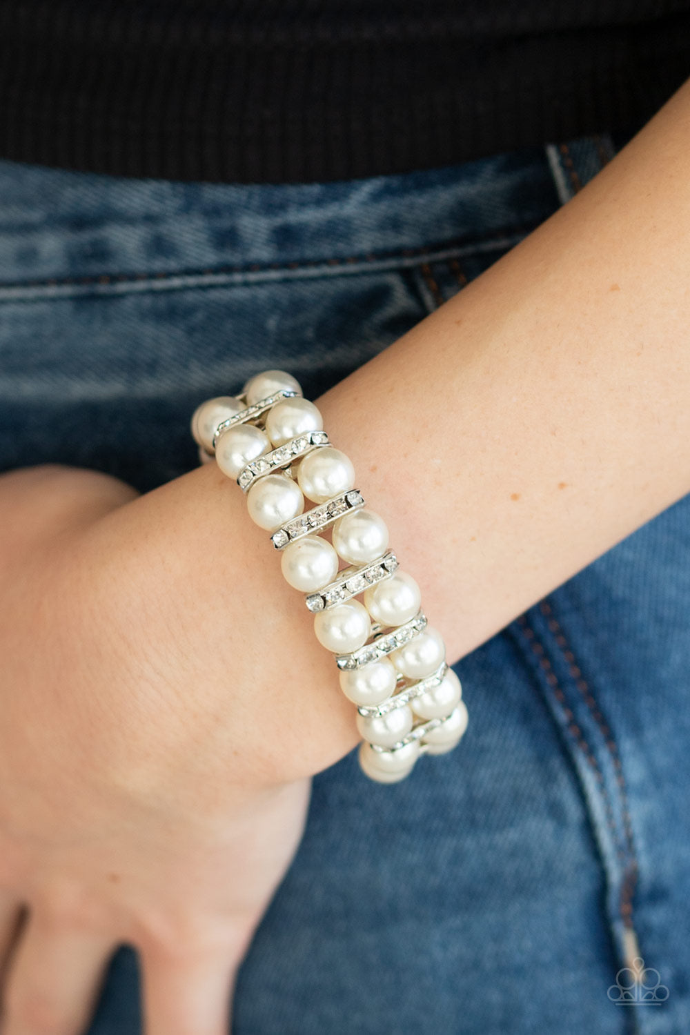 Paparazzi - Glowing Glam - White Pearl Bracelet