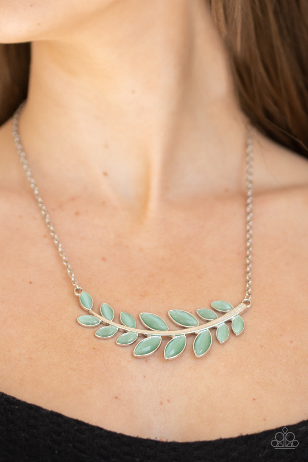 Paparazzi - Frosted Foliage - Green Necklace