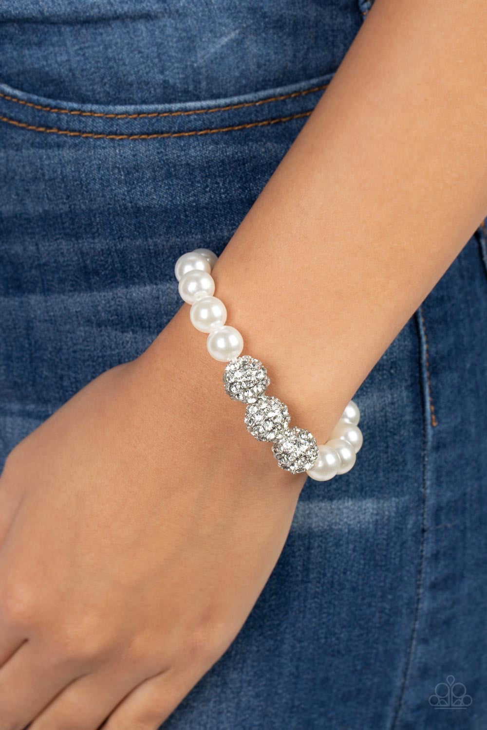 Paparazzi - Breathtaking Ball - White Pearl Bracelet