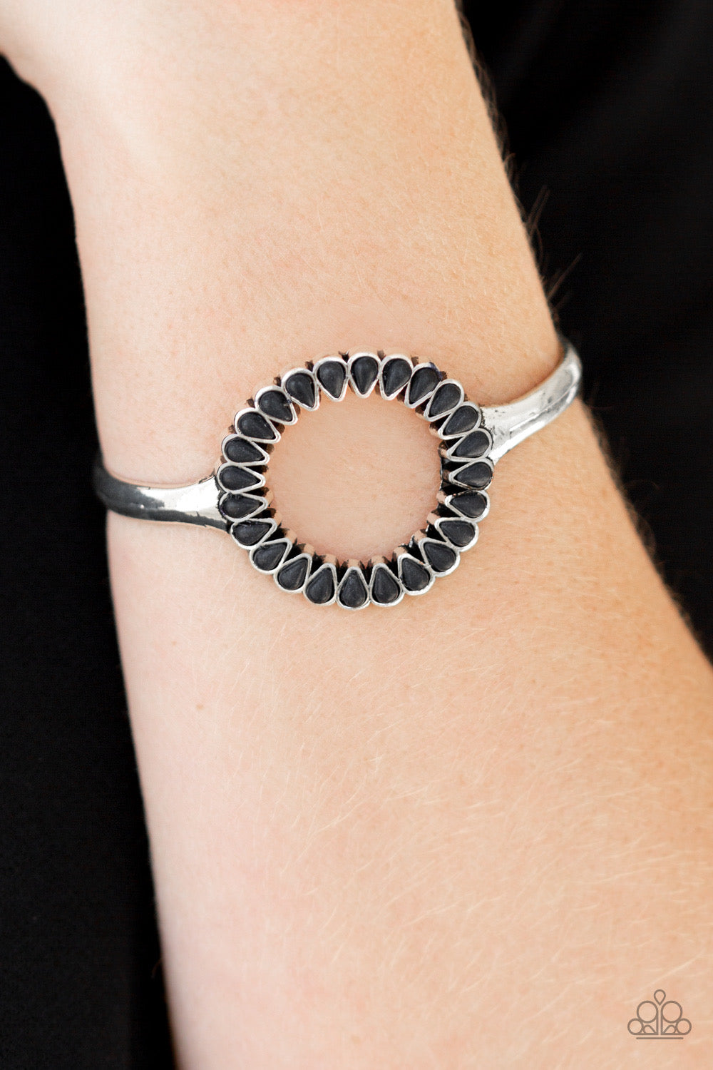 Paparazzi - Divinely Desert - Black Bracelet