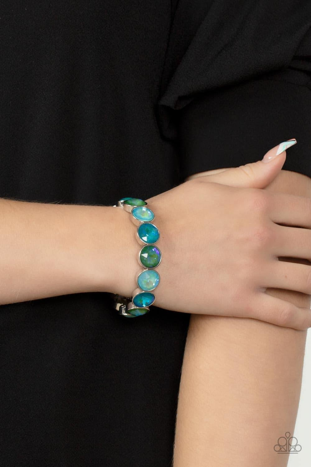 Paparazzi - Radiant on Repeat - Green Stretchy Bracelet