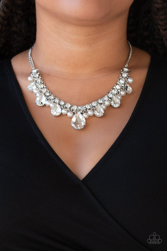 Paparazzi - Knockout Queen White Necklace