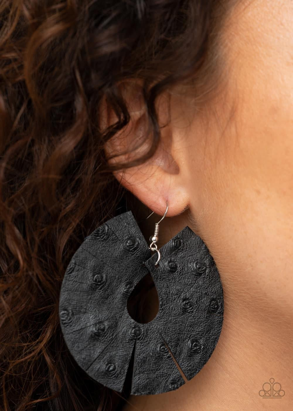 Paparazzi - Palm Islands Black Earrings