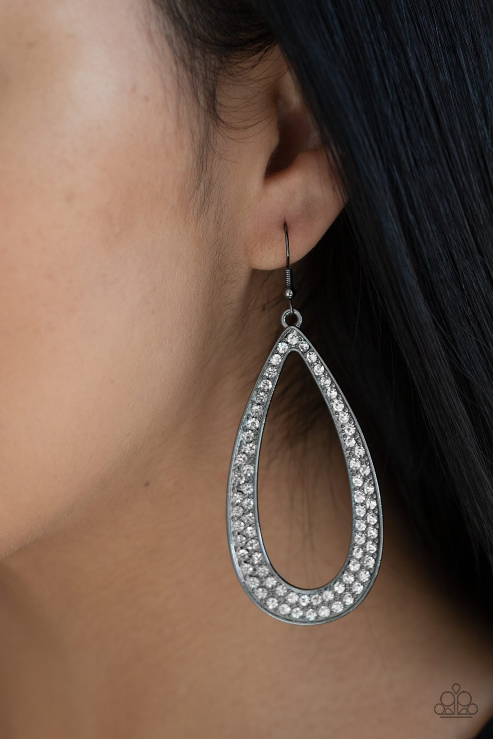 Paparazzi - Diamond Distraction - Black Earrings