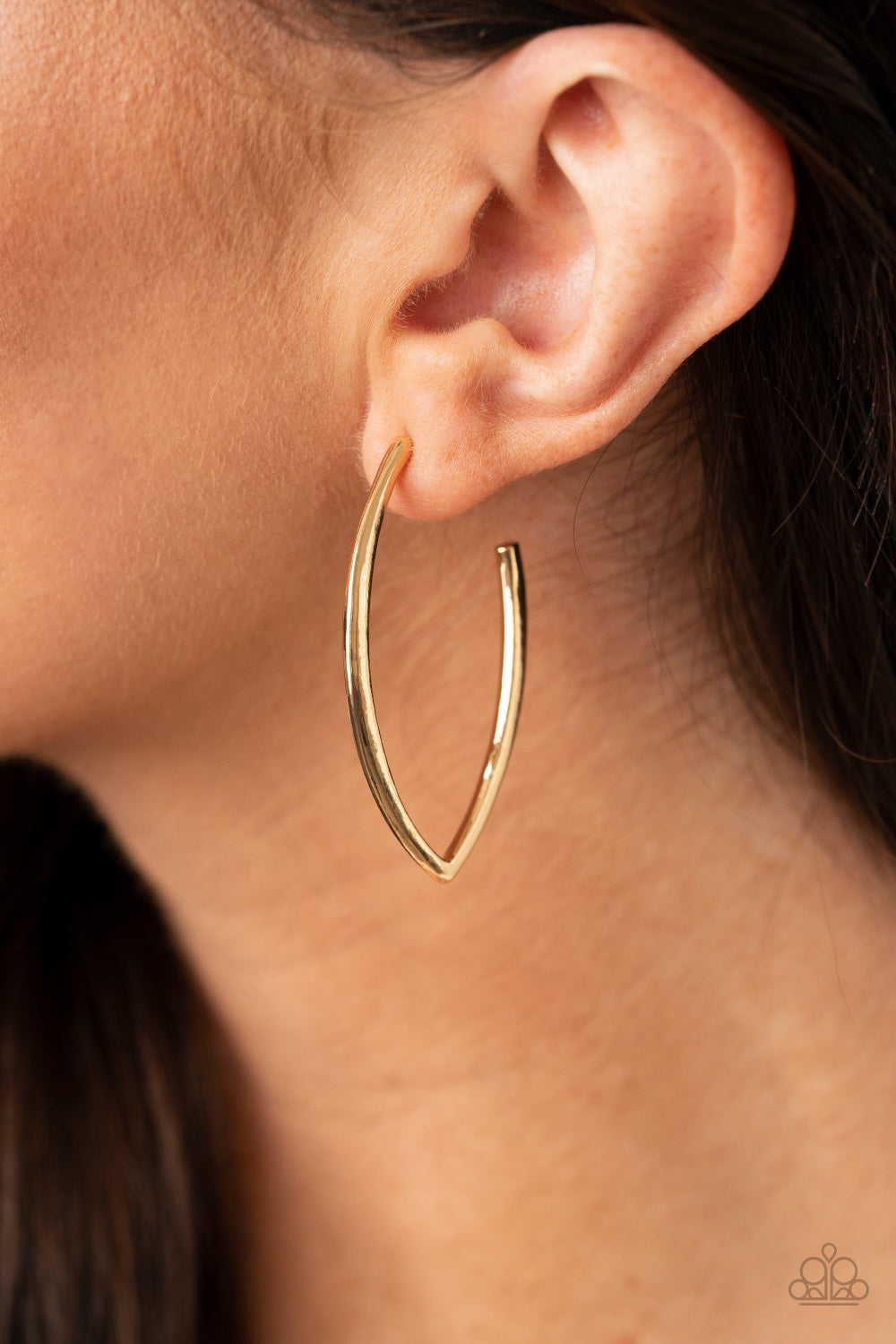 Paparazzi- Point Blank Beautiful Gold Earrings