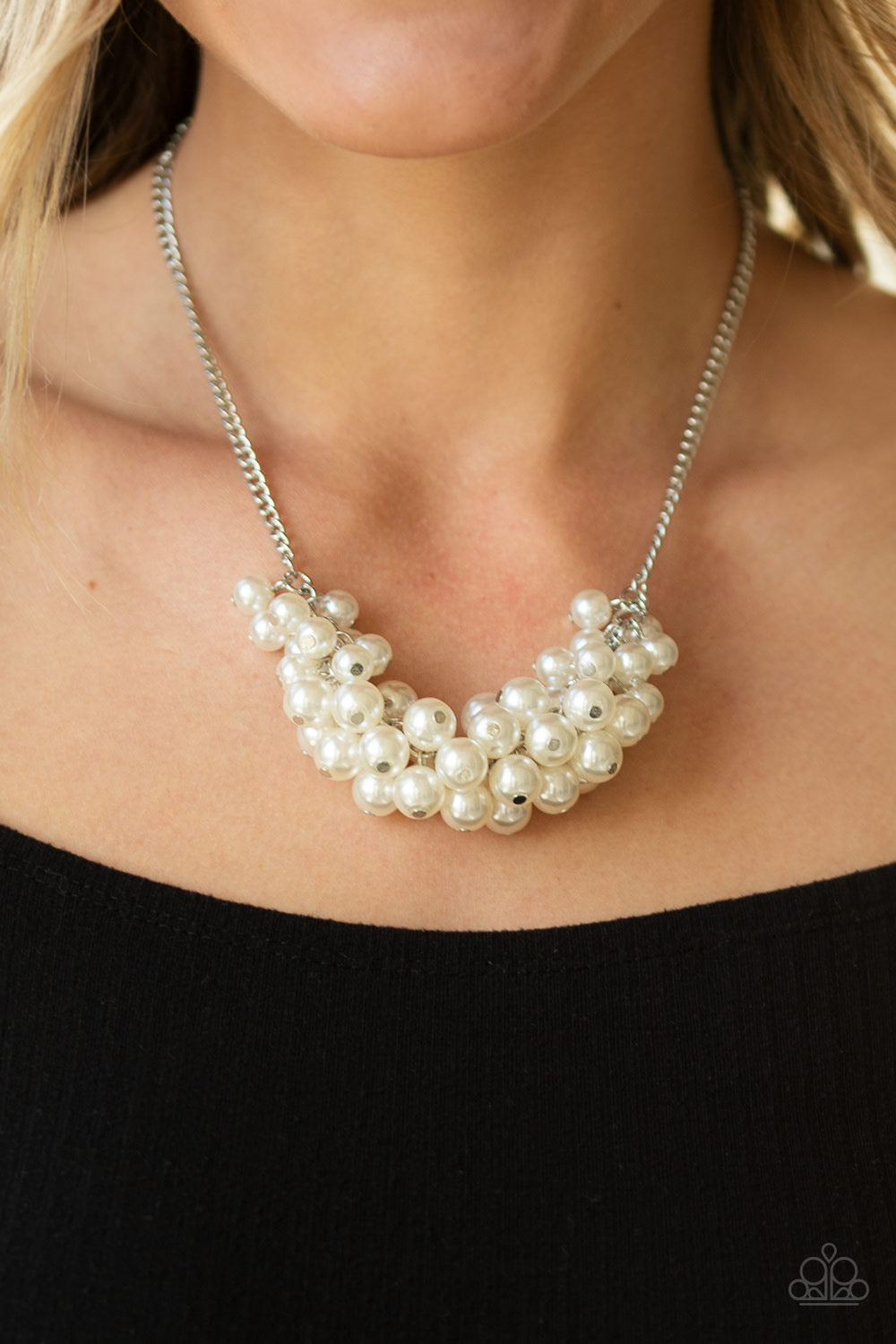 Paparazzi - Grandiose Glimmer - White Pearl Necklace