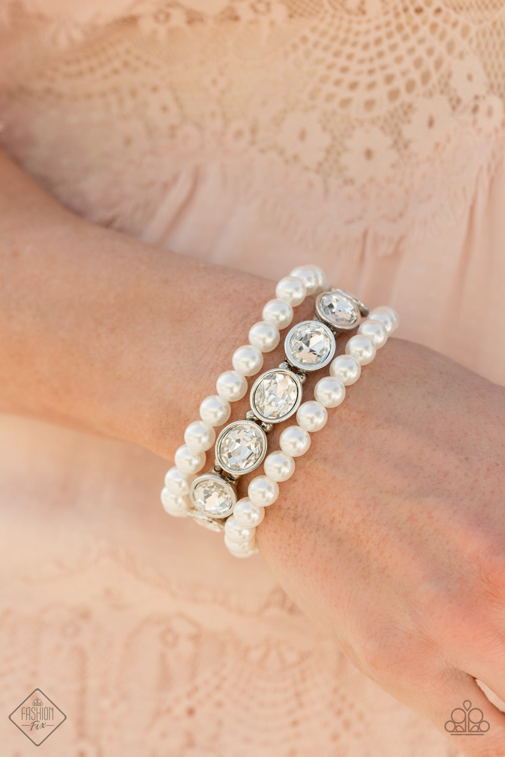 Paparazzi - Flawlessly Flattering - White Bracelet