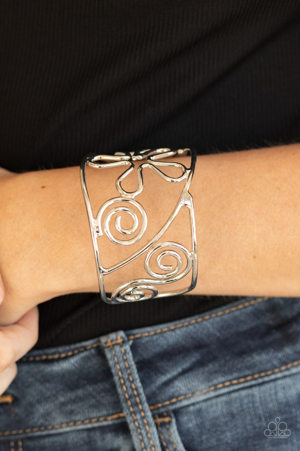 Paparazzi- Groovy Sensations - Silver Bracelet