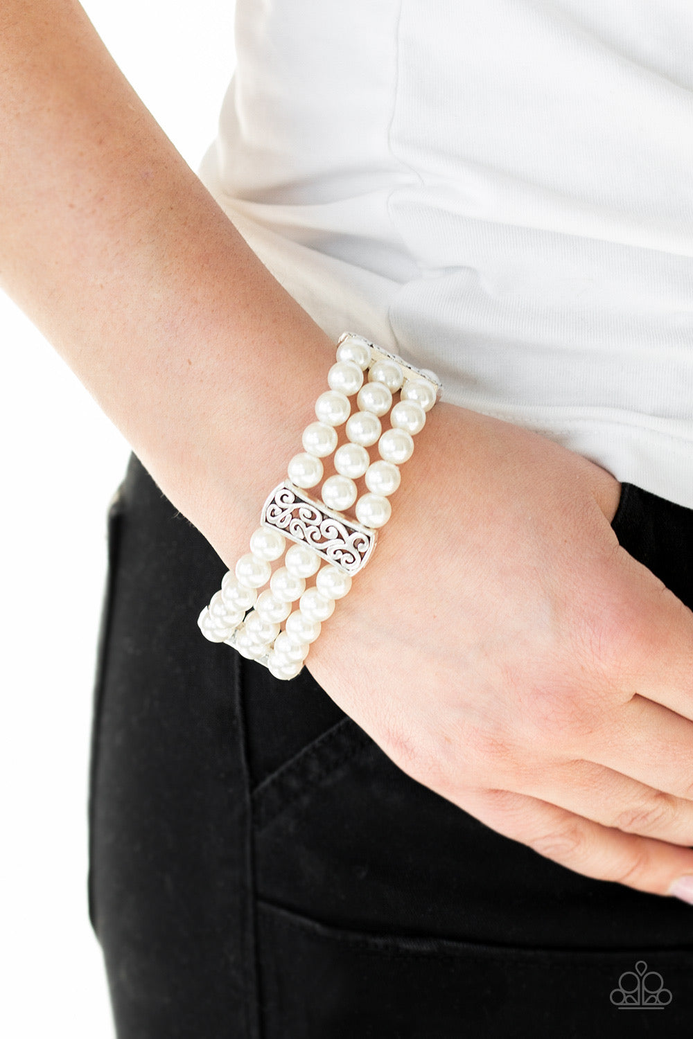 Paparazzi - Ritzy Ritz - White Pearl Bracelet