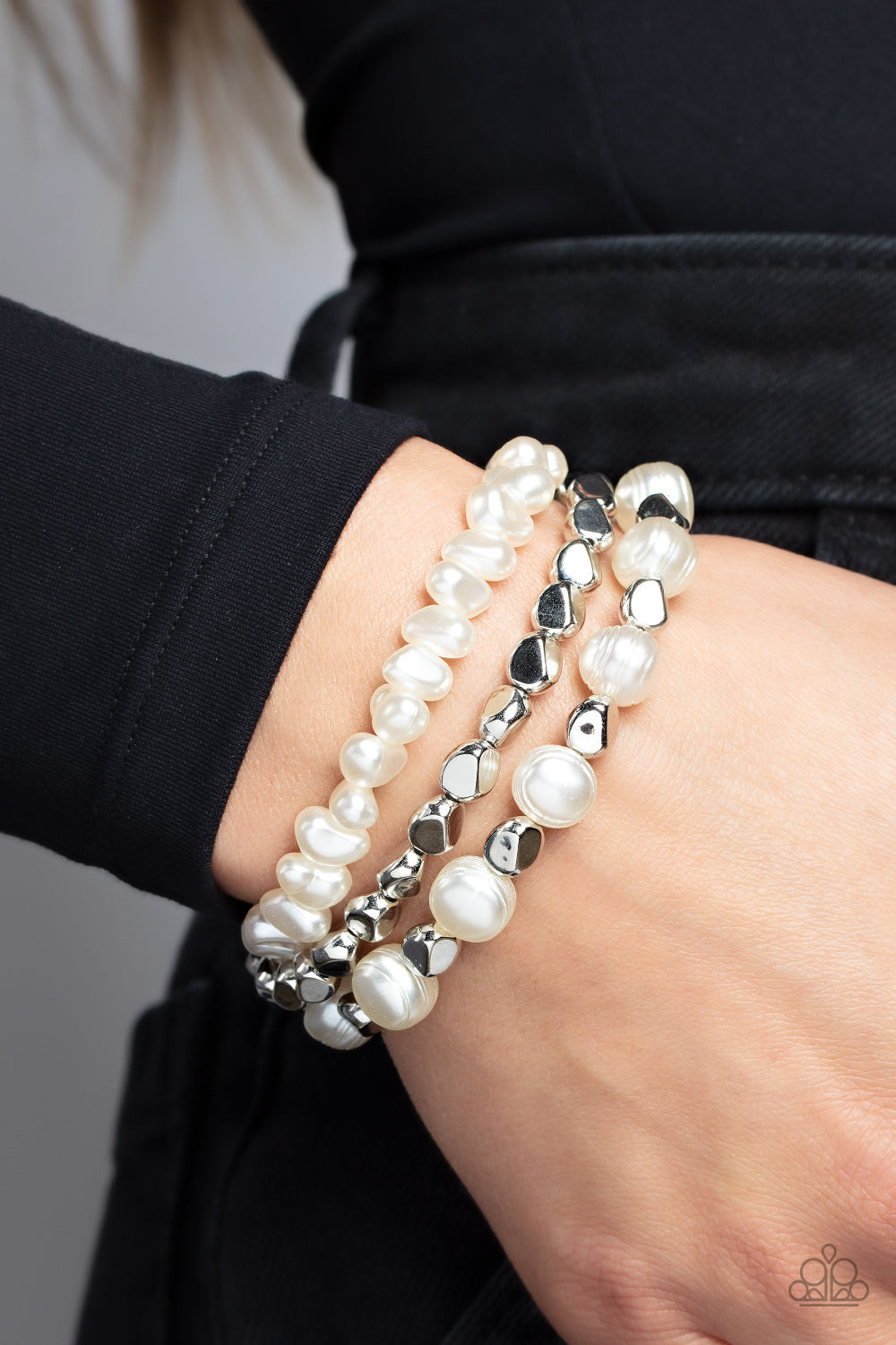 Paparazzi - Shoreside Soiree - White Stretchy Bracelet