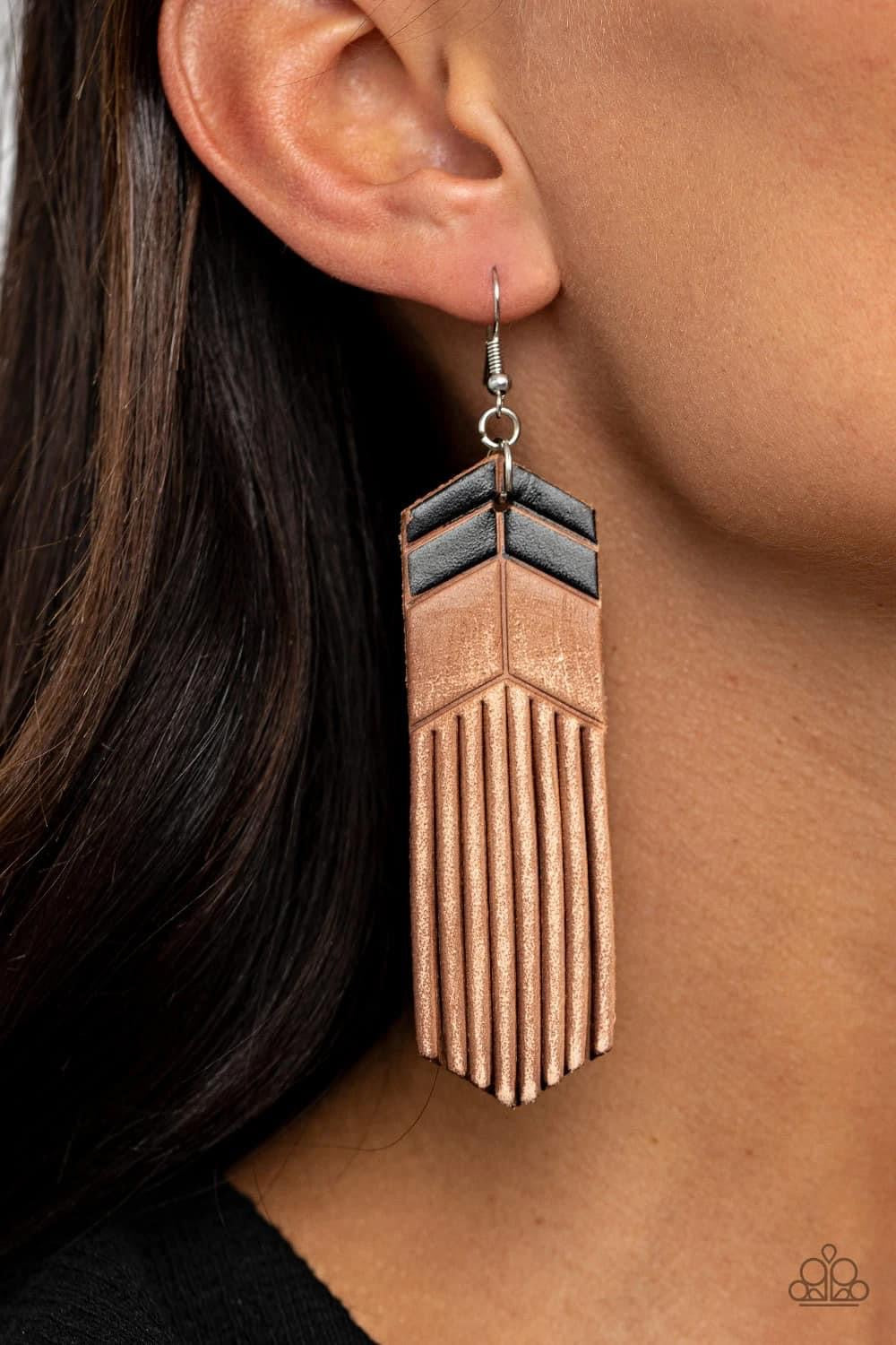 Paparazzi - Desert Trails - Black Earrings