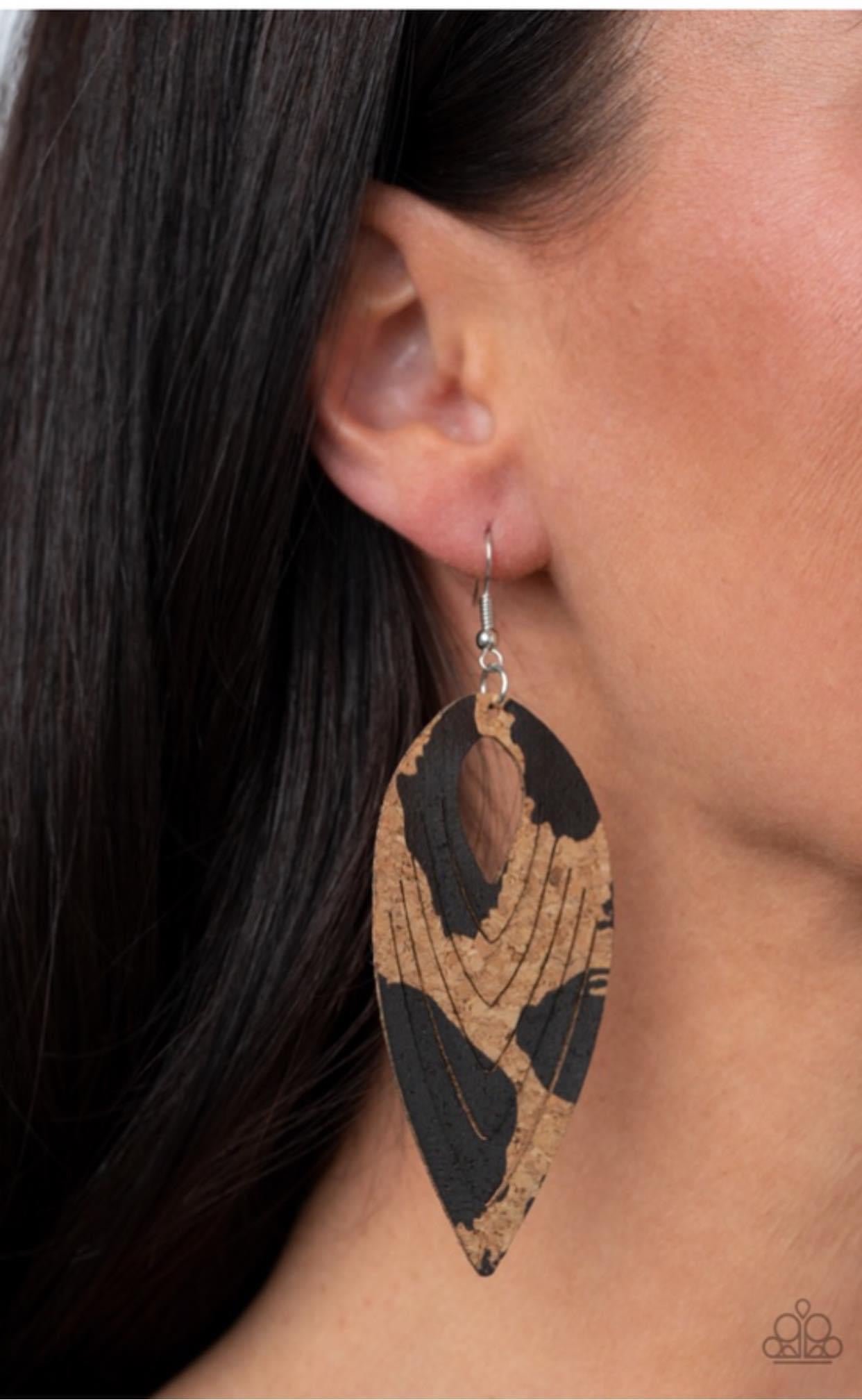 Paparazzi - Cork Cabana Black Earrings