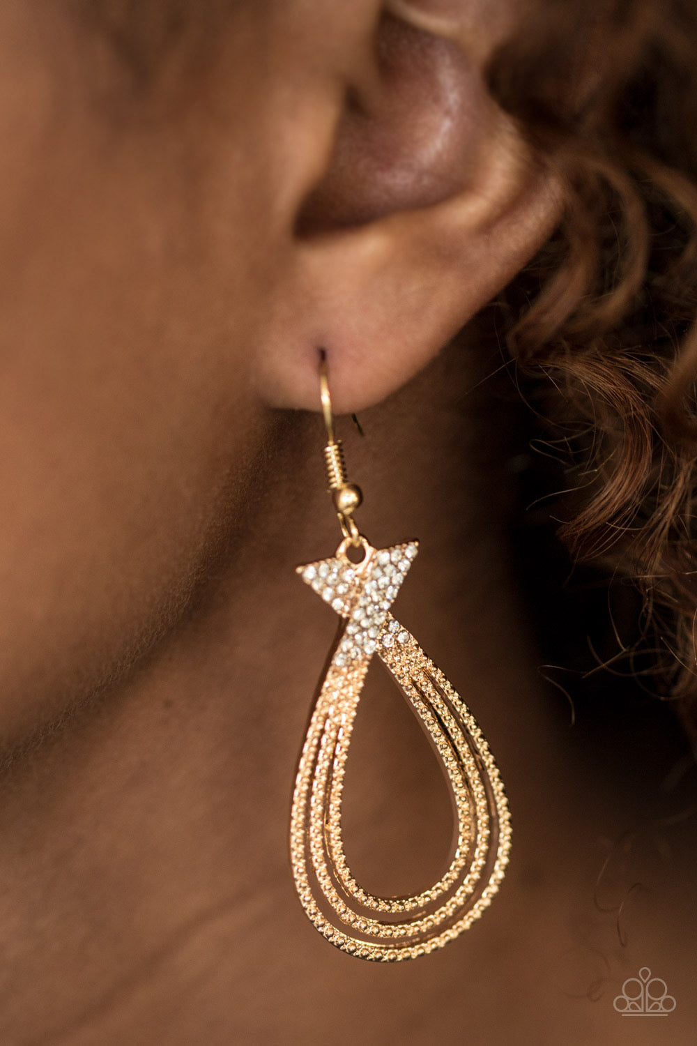 Paparazzi - Fair FAME - Gold Earrings