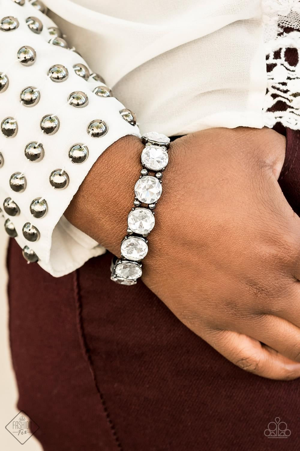 Paparazzi - Glitzy Glamorous - Black Bracelet