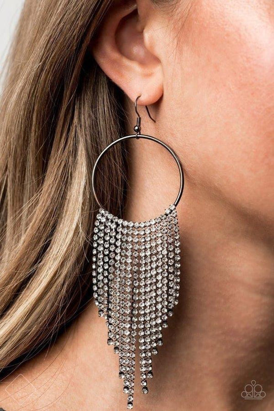 Paparazzi - Streamlined Shimmer Black Earrings