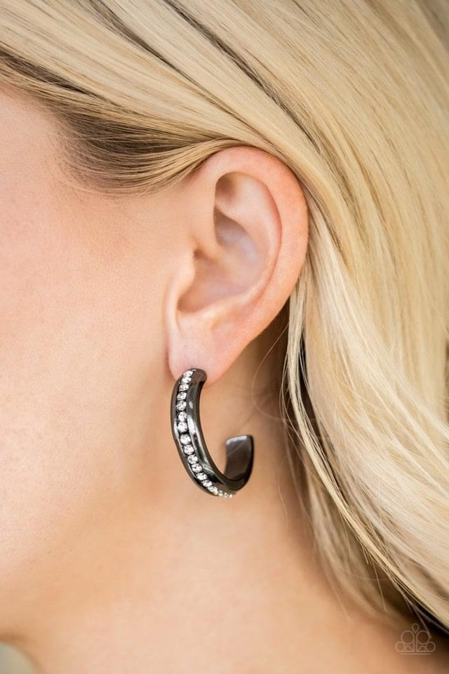 Paparazzi- Fifth Avenue Fashionista Black Earrings