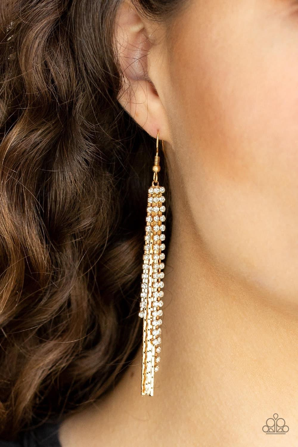 Paparazzi - Red Carpet Bombshell Earrings