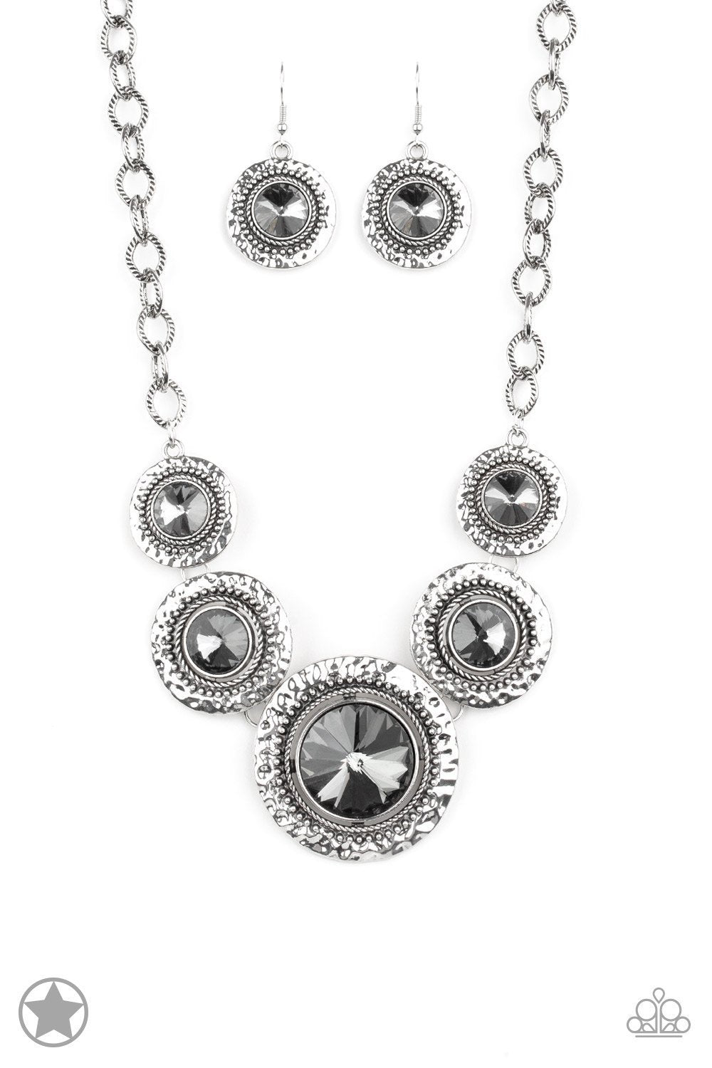 Paparazzi - Global Glamour Silver Necklace